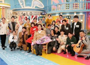Yuzuru Kawai Instagram - 43歳の誕生日はラヴィットでお祝いして頂きました。こんな僕みたいなもんの誕生日を1時間も生放送で取り上げて頂いて感謝しかありません。

お付き合い頂いた演者の皆さん、そして色々要望を叶えて下さったスタッフさん、観て下さった皆さん、本当にありがとうございました！！

M-1も色々と応援して下さった皆さん、すいません！今年はとりあえず残った皆を応援しつつ、また1からやります！

43歳も最高の一年にします！！！