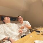 Yuzuru Kawai Instagram – 毎日毎日笑とる場合か。

しっかりせぇ。

ヘラヘラすな。

明々後日5月31日有楽町で一人のトークライブございます。

配信チケットもございます。

追い詰められて見事に笑ってない様子を是非観てみてください。