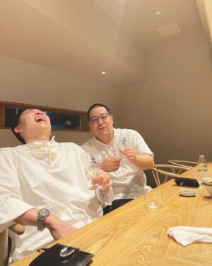 Yuzuru Kawai Instagram - 毎日毎日笑とる場合か。

しっかりせぇ。

ヘラヘラすな。

明々後日5月31日有楽町で一人のトークライブございます。

配信チケットもございます。

追い詰められて見事に笑ってない様子を是非観てみてください。
