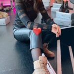Yvonne Catterfeld Instagram – Wow, dieser Gabor-Boot ist ein absolutes Must-have! 😍 Der Reißverschluss macht das
Hineinschlüpfen so easy. Dank der Comfort-Mehrweite haben wir außerdem extra viel Platz im Schuh und das Fußbett lässt sich optional einfach austauschen – perfekt für den Winter. ❄️❄️❄️