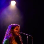 Yvonne Catterfeld Instagram - Danke für diesen unfassbaren Auftakt in Berlin und diese stimmgewaltige Beteiligung 👏👏👏in Köln heute! Ich bin so stolz, eine so unfassbare akustische Band zu haben - mit großen Stimmen und so viel Einzigartigkeit @manith, @keymer_music @samuelsfranklinofficial @leratoshadare und @therealdarnitarogers - danke @hpcbremen für den jedesmal bemerkenswerten Sound! Ich will mehr spielen 😃 eure Yvonne 📷 @adamvonmack 🙏 #change #acoustic #tour
