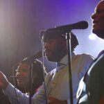 Yvonne Catterfeld Instagram - Danke für diesen unfassbaren Auftakt in Berlin und diese stimmgewaltige Beteiligung 👏👏👏in Köln heute! Ich bin so stolz, eine so unfassbare akustische Band zu haben - mit großen Stimmen und so viel Einzigartigkeit @manith, @keymer_music @samuelsfranklinofficial @leratoshadare und @therealdarnitarogers - danke @hpcbremen für den jedesmal bemerkenswerten Sound! Ich will mehr spielen 😃 eure Yvonne 📷 @adamvonmack 🙏 #change #acoustic #tour