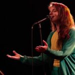Yvonne Catterfeld Instagram - Danke für diesen unfassbaren Auftakt in Berlin und diese stimmgewaltige Beteiligung 👏👏👏in Köln heute! Ich bin so stolz, eine so unfassbare akustische Band zu haben - mit großen Stimmen und so viel Einzigartigkeit @manith, @keymer_music @samuelsfranklinofficial @leratoshadare und @therealdarnitarogers - danke @hpcbremen für den jedesmal bemerkenswerten Sound! Ich will mehr spielen 😃 eure Yvonne 📷 @adamvonmack 🙏 #change #acoustic #tour