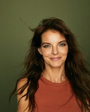 Yvonne Catterfeld Instagram - Wie seid ihr ins neue Jahr gestartet? Für viele bedeutet ein neues Jahr auch Umbruch oder eine Chance auf neues. Viele nehmen sich vor, Dinge zu verändern. Is it time to make a change? Wenn ja, hört in mein Album rein, es wird euch ermutigen, bestärken, hinterfragen lassen und mit coolen Beats vorantreiben ✨

📸: @adamvonmack 
H&M: @saskiakrause

#change #newyear