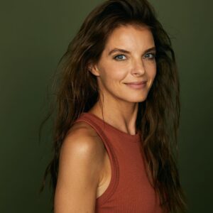 Yvonne Catterfeld Instagram - Ich wünsche euch ein Jahr voller Freude, Enthusiasmus, Neugier, Ausgelassenheit, Leichtigkeit, Dankbarkeit, Liebe und Zeit für eure Liebsten - das ist am wichtigsten. Eure Yvonne 🤗 

📸 @adamvonmack 
H&M @saskiakrause 

#happynewyear