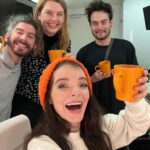 Yvonne Catterfeld Instagram - Auf ein neues Jahr! Danke an euch alle, dafür dass ihr mir folgt, mich unterstützt, mit mir kommuniziert! Und an mein Team, das mich kennt und stärkt und ohne dem ich nicht so sicher agieren könnte! @heipunktde 🤗 @saskiakrause @ha_nink @m.a.n.i.t.h @felixstoesser @konradsommermeyer (Das Foto entstand nach meinem letzten Arbeitstag nach ZDF MoMA) #dankbar #happynewyear