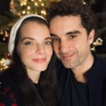 Yvonne Catterfeld Instagram - Wir verbringen gemeinsam Weihnachten - sind aber seit diesem Frühjahr kein Liebespaar mehr. Warum spricht man meist vom Scheitern einer Beziehung, wenn man doch auch sagen könnte, dass man eine wunderschöne, gemeinsame Zeit hatte, die nun auf diese Art und Weise vorbei ist. Das Wissen, dass sich - allein durch unseren Sohn - unsere Wege ein Leben lang kreuzen werden, gibt uns ein gutes Gefühl. Wir feiern das Fest der Liebe - ab jetzt nur eben ein wenig anders. Frohe Weihnachten. Familie Wnuk-Catterfeld @oliver_wnuk_offiziell