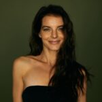 Yvonne Catterfeld Instagram - Change - Veränderung! Sei mutig, frei und wunderbar! Was war eure größte Veränderung? Mein gleichnamiges Album erscheint am 03.12. und ihr könnt es euch hier pre-saven 👇 Link in Bio 📷: @adamvonmackphoto H&M: @saskiakrause #change #veränderung