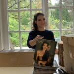 Yvonne Catterfeld Instagram - Nur noch 6 Wochen bis ich mein neues Album „Change“ veröffentliche! Ich signiere schon fleißig meine Alben für euch und freue mich so, wenn sie in euren Briefkästen landen! ✨ ✍ Habt ihr „Change“ schon vorbestellt? Link in Bio #change #album #signingaction