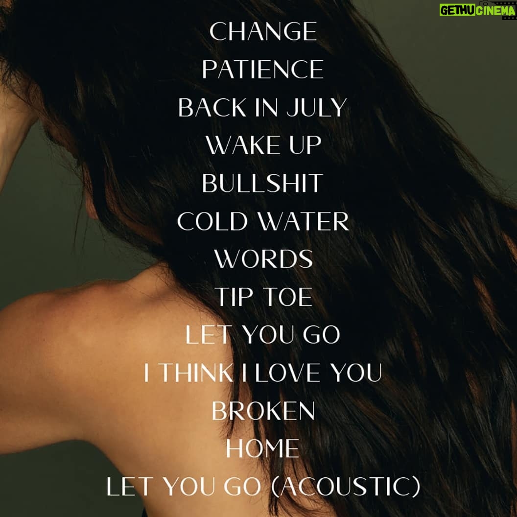 Yvonne Catterfeld Instagram - Habt ihr schon meine „Tracklist“ gesehen? Hinter jedem Titel verstecken sich starke, kraftvolle oder emotionale Songs sowie viele Gedanken und Geschichten. Was glaubt ihr, könnte sich hinter den Titeln verbergen? 😉 Alle Songs wurden von @truvamusic und mir geschrieben. Change und Cold Water sind von mir geschrieben ☺️ #emotionen #gedanken #change