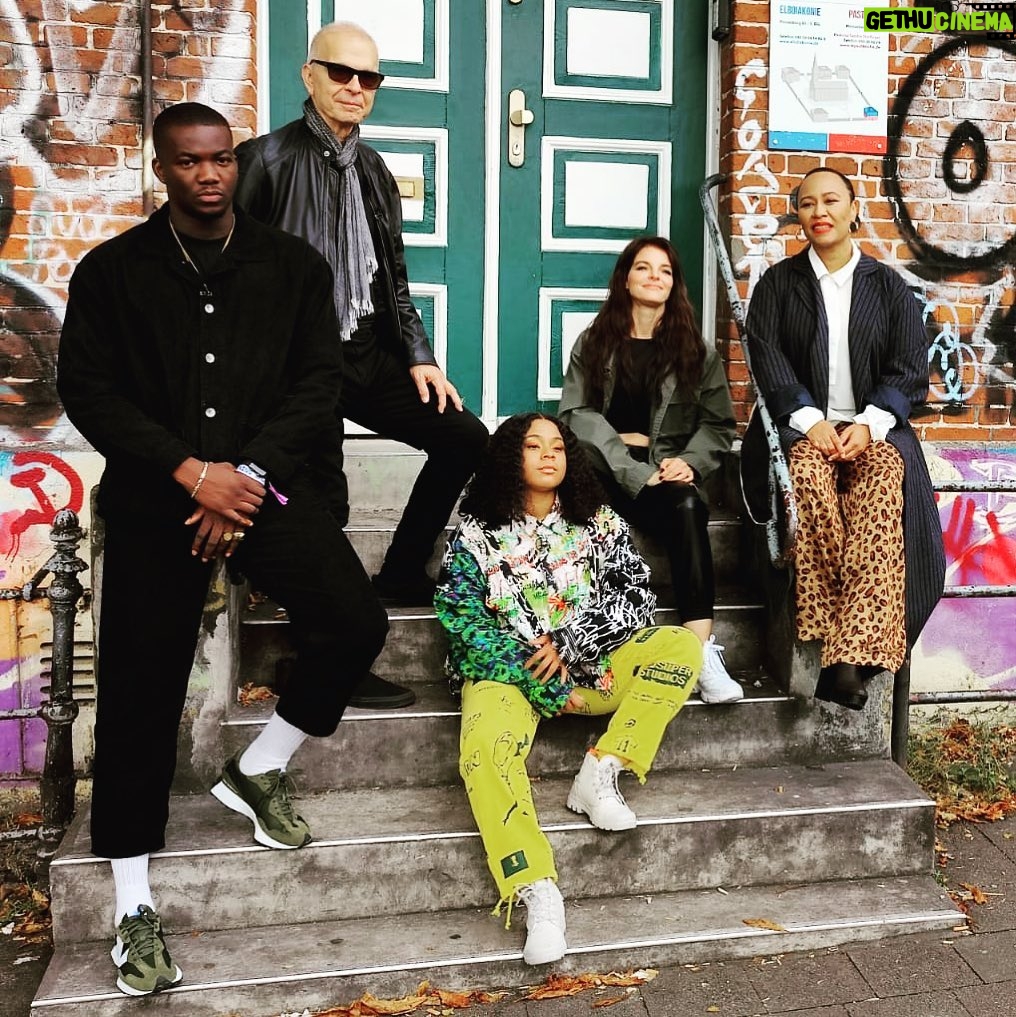 Yvonne Catterfeld Instagram - What a cool new band…ehm jury😉😎 @reeperbahn_festival @mrjacobbanks @tonyvisconti @taylaparx @emelisande - we’ve made our decision…