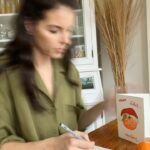 Yvonne Catterfeld Instagram - Einen besinnlichen 1. Advent wünsche ich euch! 🕯Ich habe mich schon etwas auf die Weihnachtszeit eingestimmt und fleißig Karten gemalt. Einige davon würde ich euch gerne zuschicken. 🍊 🍌 🎄Alles was ihr dafür tun müsst ist mein Album zu pre-saven, mir einen Screenshot davon zu schicken und im Nu seid ihr im Lostopf. Ihr habt bis heute Abend 20:00 Uhr Zeit! #advent #malen
