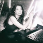 Yvonne Catterfeld Instagram - I love Black and White Photos… 📷 @joergschieferecke 🙏👌 for @gaborshoes_official Hair&Makeup @saskiakrause @felixstoesser 🙏🙏 Styling @ha_nink