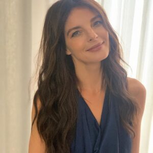 Yvonne Catterfeld Instagram - Happy new year to all of you with lots of joy, happiness, healthiness hope and peace! 
Big hug 🤗 

#happynewyear #2023