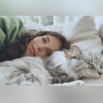 Yvonne Catterfeld Instagram - Ihr lieben lieben tolle Fans, alle die mich besucht haben auf unseren Konzerten, vielen Dank für diese großartigen Erlebnisse! Ich war heute platt und hatte doch einiges zu tun, schliesslich bin ich, wenn ich nach Hause komme, Mama. Ich melde mich🤗 #home #acoustic #change