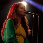 Yvonne Catterfeld Instagram - Ich hab hier gerade die beste Zeit auf der Bühne mit diesen wundervollen Musikern und Menschen und mir euch vor der Bühne!! I say a little prayer to you all 📷 @adamvonmack