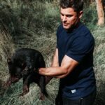 Zac Efron Instagram - Devil down under 😮 @zacdowntoearth @aussieark