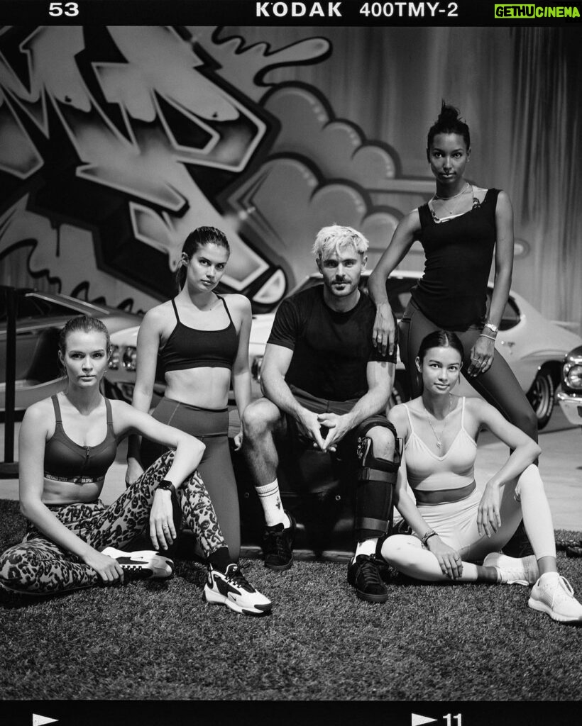 Zac Efron Instagram - New Gym Time is LIVE. @josephineskriver @kelseymerritt @jastookes @sarasampaio are VS Angels but they’re also incredible athletes. They also said I earned my wings so that’s great too👏. 📸@willkamp Link In Bio
