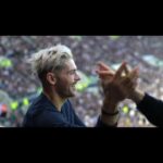 Zac Efron Instagram - First stop in London was to watch the Tottenham Spurs take on Brighton fc at the new Spurs stadium. Thanks @dele and friends for the hospitality 🎥@dylanefron