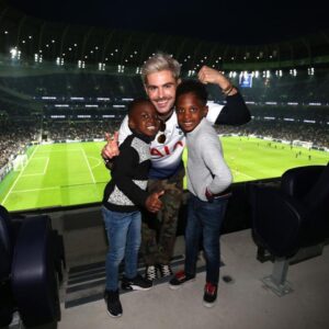 Zac Efron Instagram - Just touched down in #londontown and went straight to the pitch. Thank you @dele for the invite and congrats on a big win @spursofficial