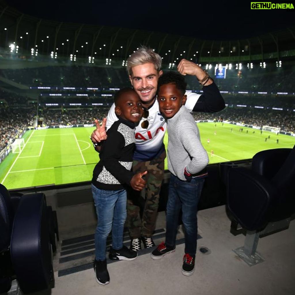Zac Efron Instagram - Just touched down in #londontown and went straight to the pitch. Thank you @dele for the invite and congrats on a big win @spursofficial London, United Kingdom