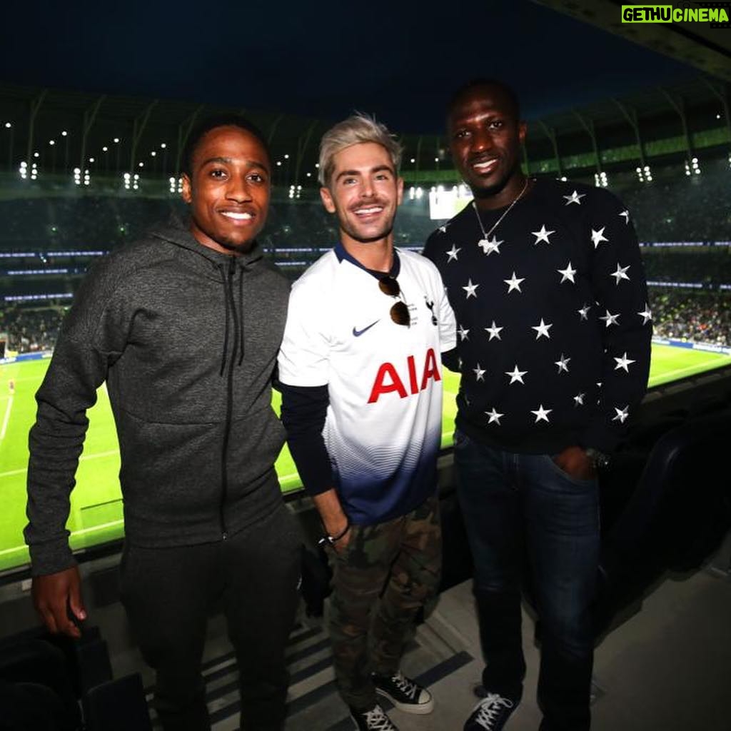 Zac Efron Instagram - Just touched down in #londontown and went straight to the pitch. Thank you @dele for the invite and congrats on a big win @spursofficial London, United Kingdom
