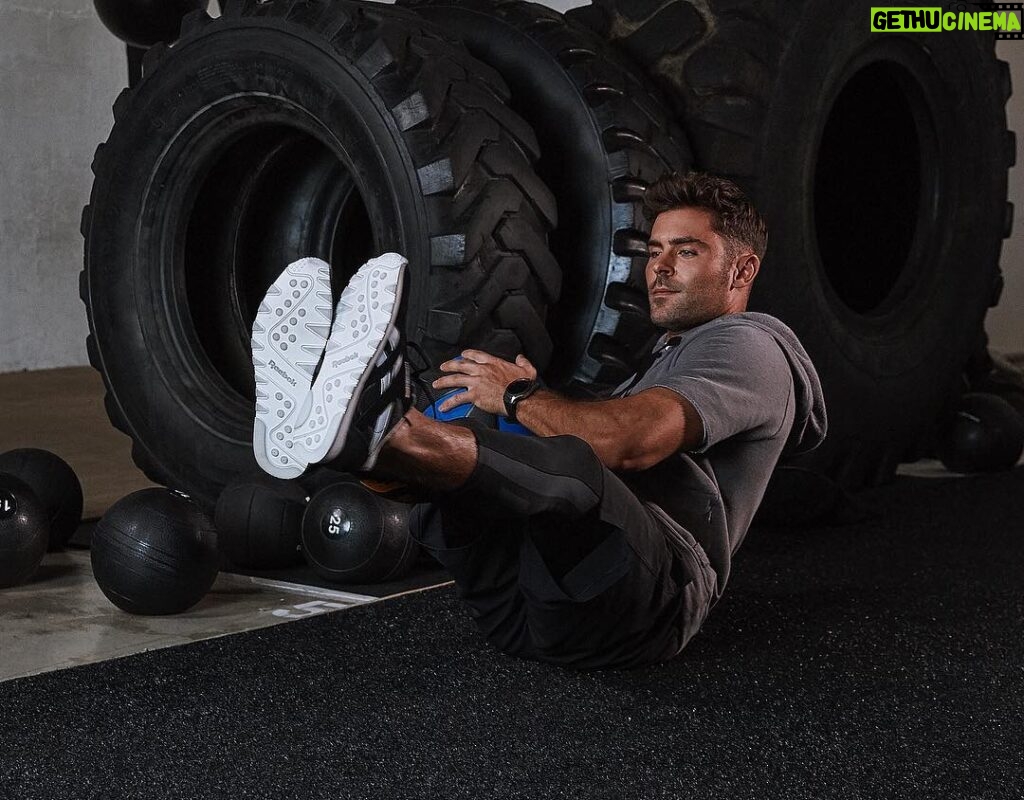 Zac Efron Instagram - Starting the year off right! I partnered with @Amazon to share my top 50 fitness products, including my favorite equipment, protein powder, gear and more. Check out my full list of products at amazon.com/zacefron #NewYearWithAmazon #AmazonSports #ad