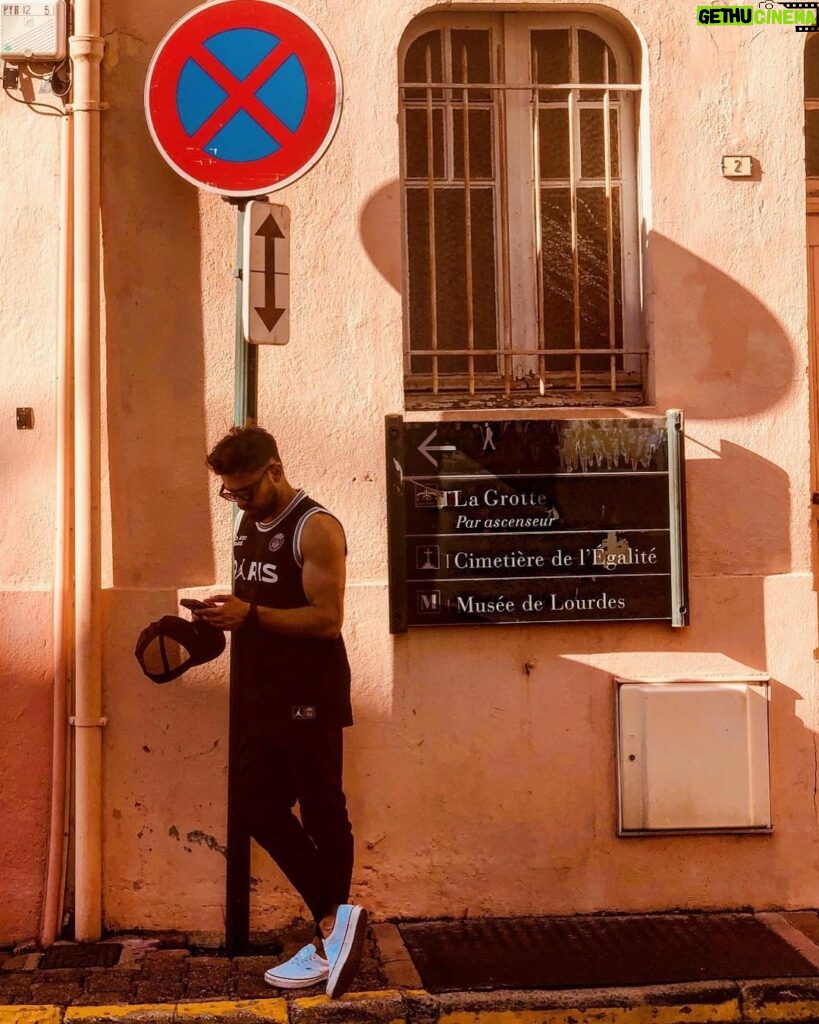 Zac Efron Instagram - Bonjour, mon amour #2018throwback ❤️🇫🇷🤘 Lourdes, France