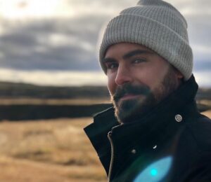 Zac Efron Instagram - Feeling all the birthday love. So grateful for everything and everyone in my life. Thank you! Love you all! 🙏