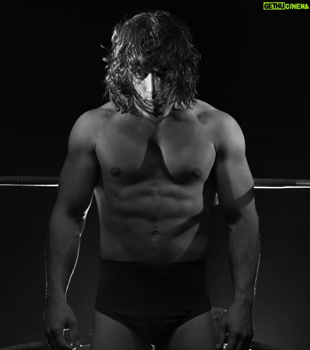 Zac Efron Instagram - I am so grateful for so many things in 2023…professionally i recently had the honor of portraying Kevin Von Erich in The Iron Claw and it is a true privilege to share his incredible story with all of you…personally, i am thankful for friends, family and too many good times to count. Happy New Year to all of you, cheers to an amazing 2024! 📸 @devinyalkin