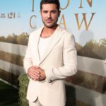 Zac Efron Instagram - The Iron Claw world premiere last night in Dallas. Thanks to the cast, crew and everyone who came to support. Meant the world to finally meet and hang with Kevin Von Erich! Love you guys 🙏❤️ And huge congrats to SAG! Time to make some movies 😎