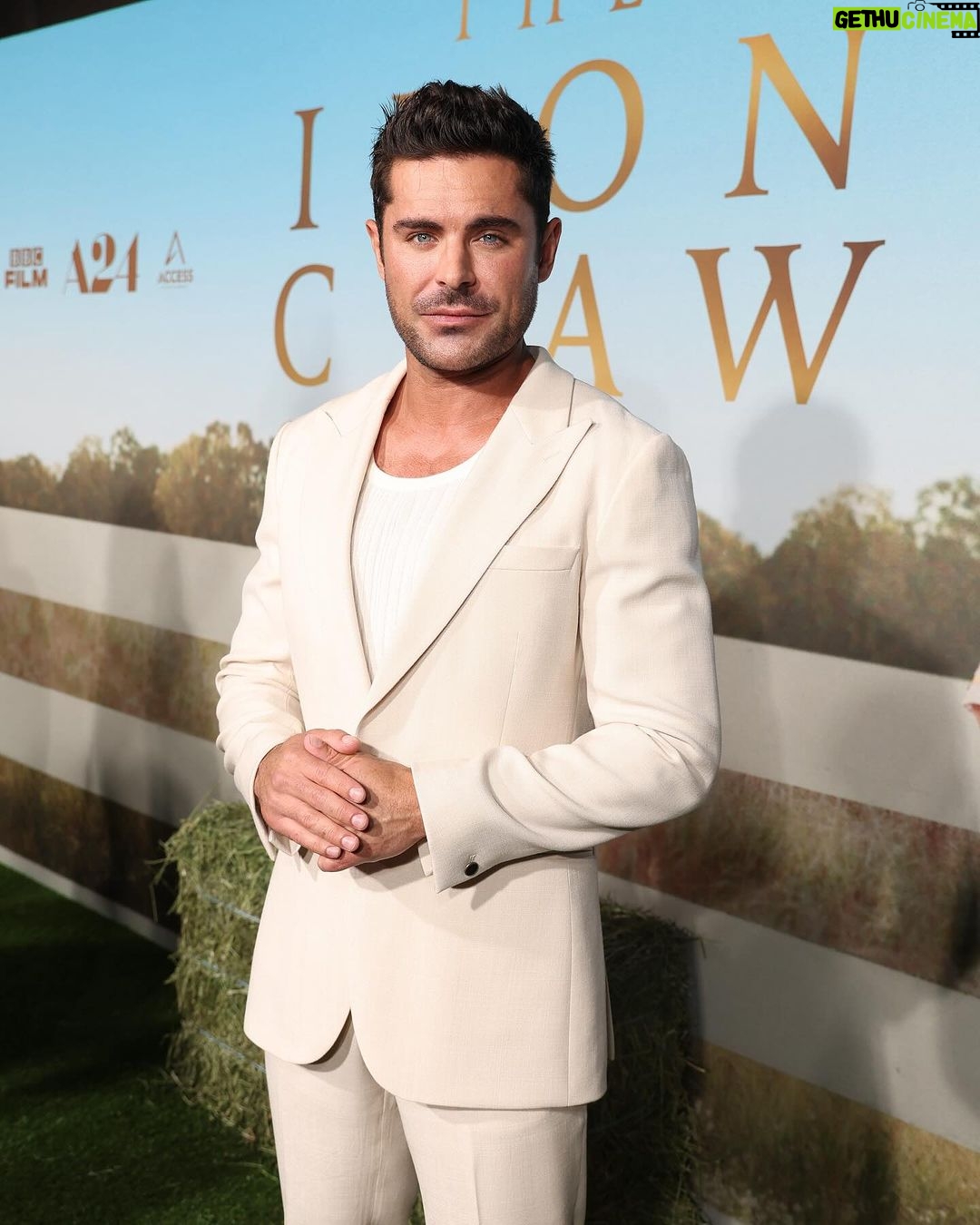 Zac Efron Instagram - The Iron Claw world premiere last night in Dallas. Thanks to the cast, crew and everyone who came to support. Meant the world to finally meet and hang with Kevin Von Erich! Love you guys 🙏❤️ And huge congrats to SAG! Time to make some movies 😎