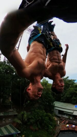Zac Efron Instagram - I can’t tell who’s screaming, him or me @dylanefron #brothersday