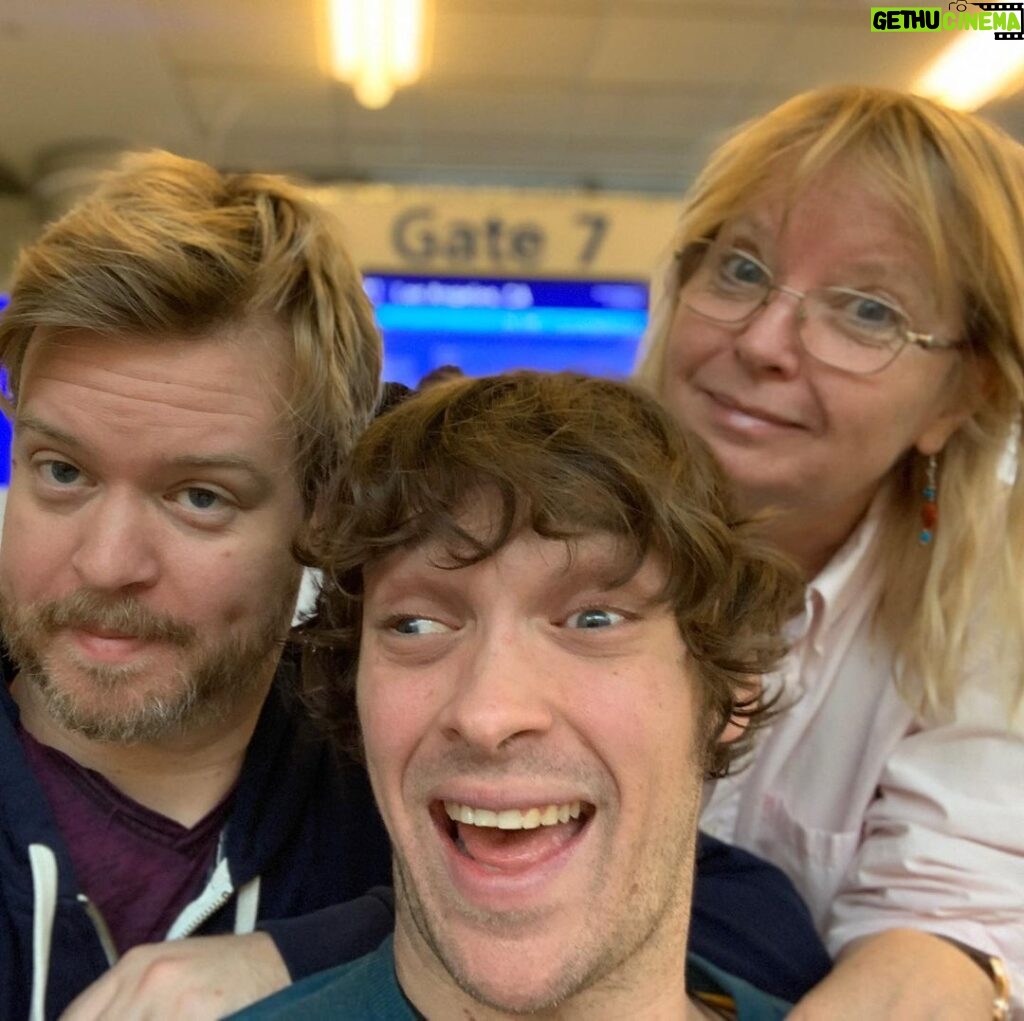 Zach Anner Instagram - ‘Twas a ridiculous holiday. Love my family! With @susan.anner and @bradanner