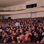 Zafer Algöz Instagram - Teşekkürler Ankara…Başkentimizde yine full salonda coşkulu bir seyirci..Harikasınız.🙏😍🇹🇷 #ankara #gösteri #burdaolanburdakalır 👍