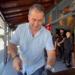 Zafer Algöz Instagram - Balıkesirde lezzet şöleni ve yakında İstanbula geliyor.Kokorec’in profösör’ü Erdal ustam @aslanboga_kokorec 🇹🇷👍