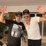 Zafer Algöz Instagram - Çok kıymetli kardeşlerımız gitti.İçimde hep bir burukluk varken.Yeni yaşıma @hakanaltunmusic ve #beşiktaşla girmek.Sağ olun..Var olun dostlarım.🙏