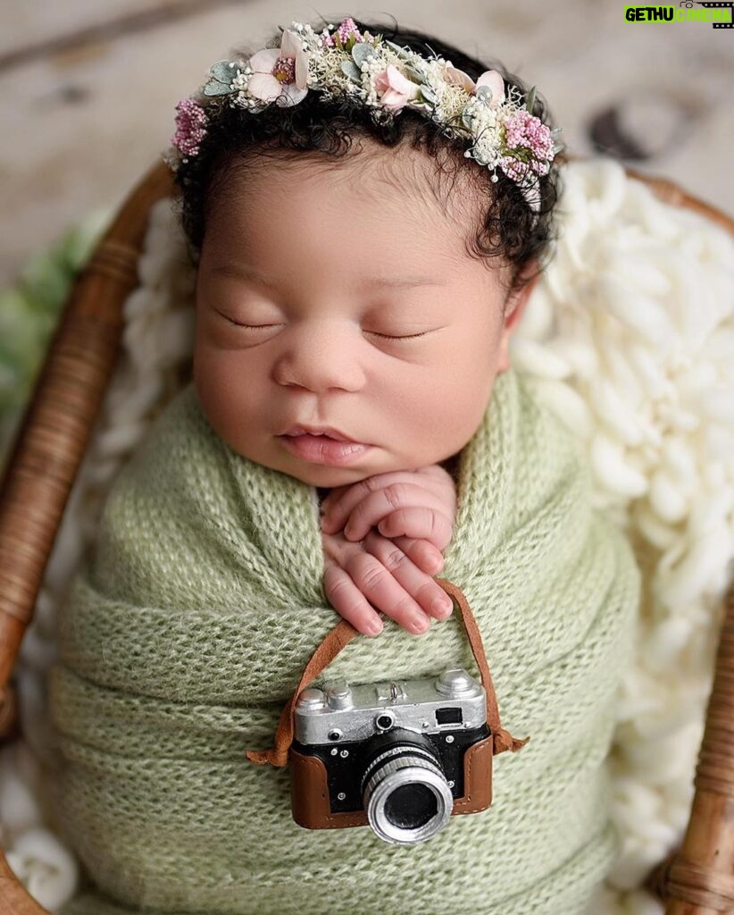 Zakiyah Everette Instagram - Happy two weeks to my mini , my love, my lil nugget, my sweet baby girl 😊💕 @harlemaaliyah 📸- @lisayvettephotography . . . . . . . . . . #newbornphotography #prettybaby #myfirstborn #happybaby #fashionbaby #cutebabies #blackbabies #curlybaby #naturalhair #babyfashion #babymodel #gerberbaby #babiesofig #baby #newborn #marchbaby #pisces #piscesbaby #babymilestones #prettygirl #babyfever Charlotte, North Carolina