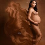 Zakiyah Everette Instagram - And I thank you for choosing me To come through unto life to be A beautiful reflection of his grace For I know that a gift so great Is only one God could create... Now the joy of my 🌎 is in Harlem 💕 #mommytobe #HarlemAaliyah #motheranddaughter 🤎 #maternityshoot @lisayvettephotography Charlotte, North Carolina