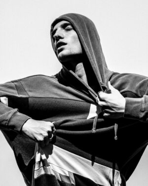 Zane Carter Instagram - Thanks to my team 

Photographers- Mitchell @trunkarchive 
and @ianphillipsartist @gettyimages 
Stylist- @kimberlyygoodnight 
Groomer- @sonialeeartistry
