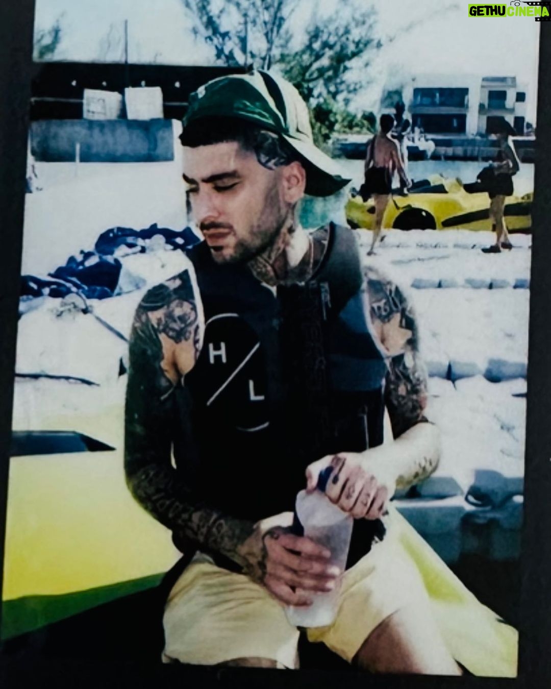 Zayn Malik - 1.7 Million Likes -