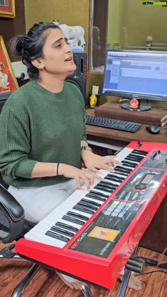 Zeel Joshi Instagram - Jay Shree Ram 🙏 . . . . #musiccredit #by :- @kamlesh_kadiya_ 💫 @zeel_joshii #zeeljoshi #singer #actress #musician #ramram #jayshreeram #trendingreels #explorepage #fy #singing