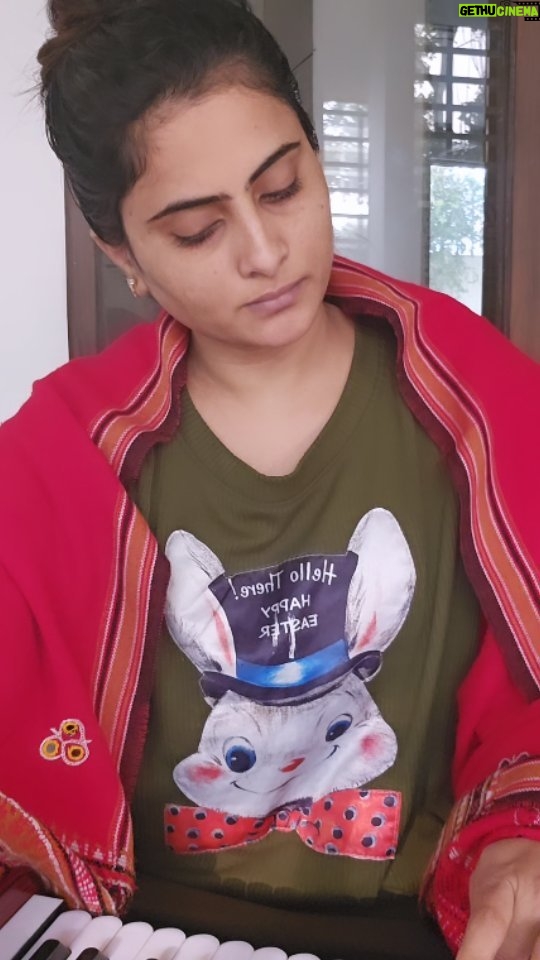 Zeel Joshi Instagram - #NaginDhun 😬 . . . . . @zeel_joshii #zeeljoshi #singer #actress #music