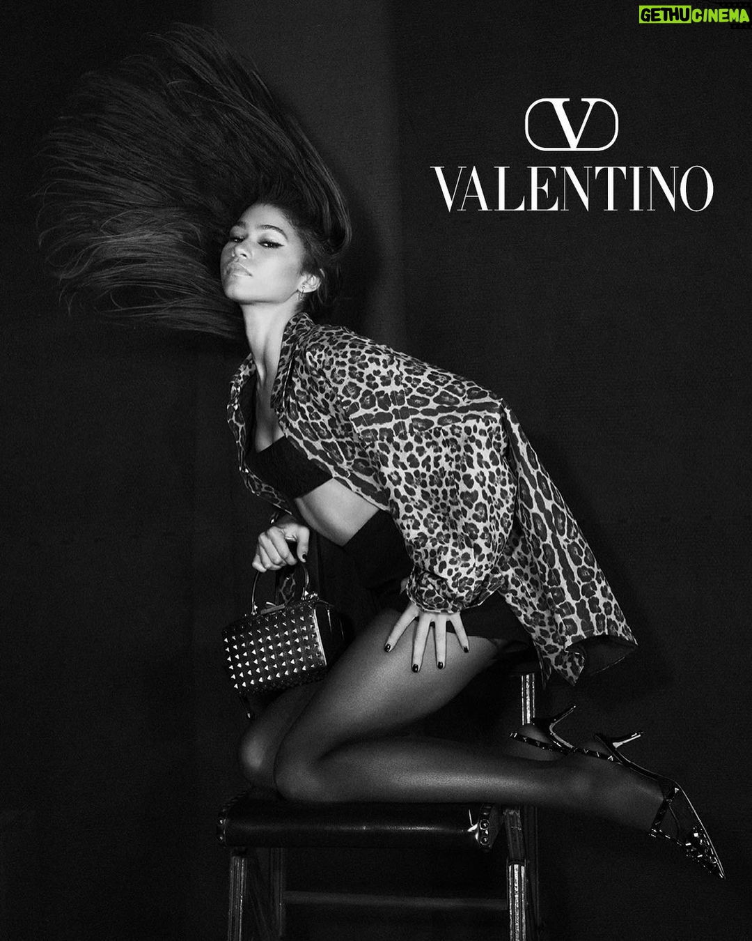 Zendaya Instagram - New @maisonvalentino campaign, so gratefulš¤ #ValentinoRomanPalazzo #RockstudAlcoveValentinoGaravani @pppiccioli