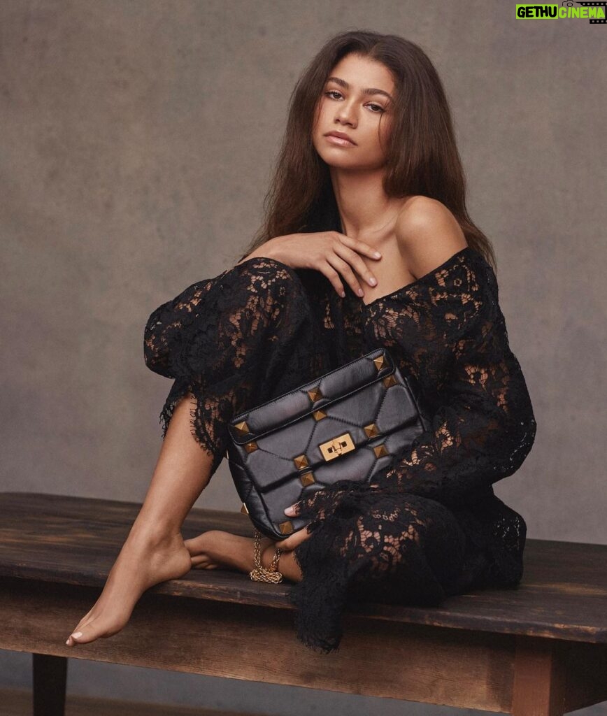 Zendaya Instagram - Proud to say I have the honor of being the face of @maisonvalentino such a dream. Thank you and can’t wait for what’s to come @pppiccioli 🖤 #ValentinoGaravani #RomanStud