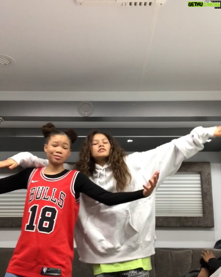 Zendaya Instagram - Because there’s no Euphoria tonight...I present your favorite tv sister duo @stormreid