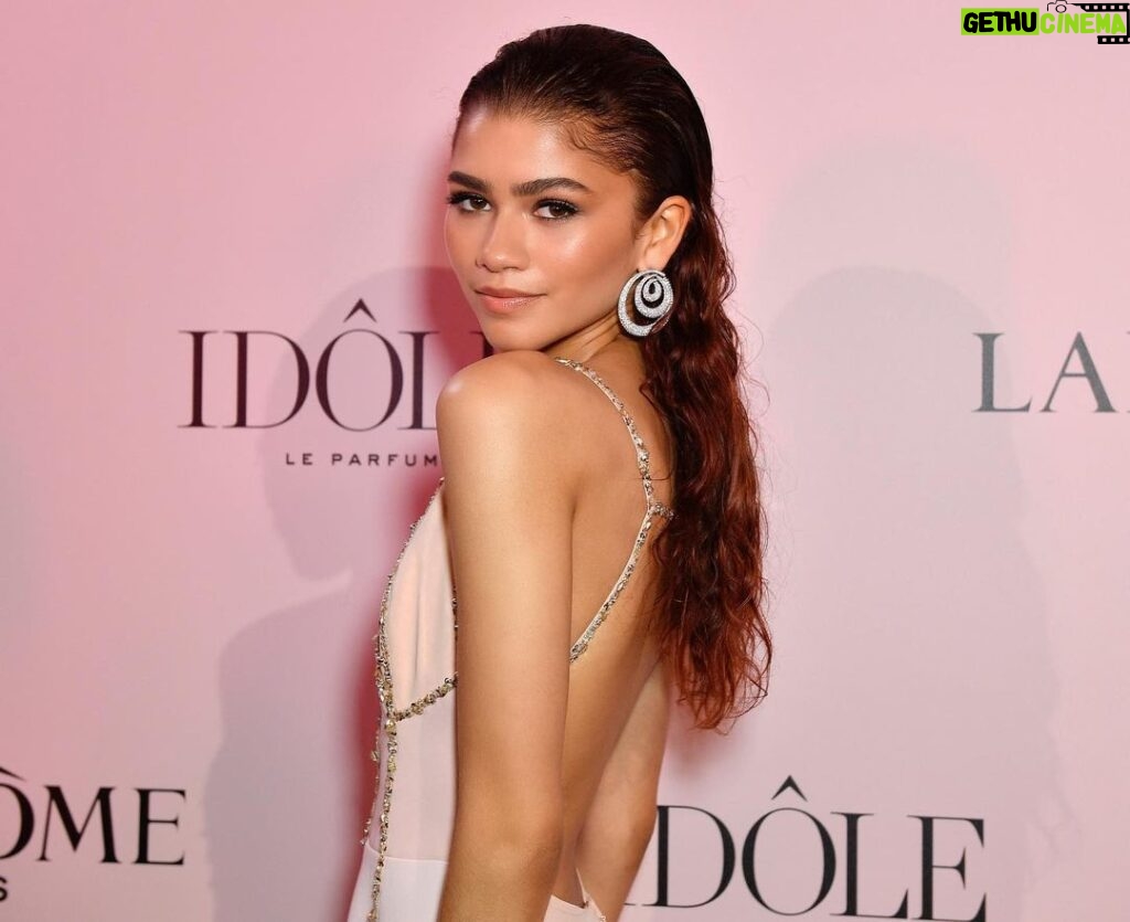 Zendaya Instagram - Incredibly grateful to my @lancomeofficial family for having me as the face of their newest fragrance Idôle , what a special night in Paris🌸