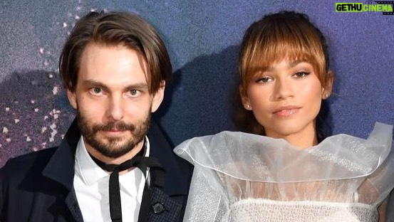 Zendaya Instagram - To everyone in this photo, I’m honored and proud to be standing next to you. Love you kids💙 @euphoria