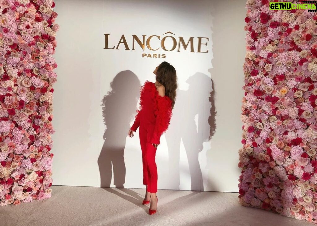 Zendaya Instagram - I’ve been so excited to talk about this and now I finally can!!! I’m officially the newest face of @lancomeofficial ! I’m absolutely honored to be amongst so many incredible women. Can’t wait to show you all what’s coming♥️