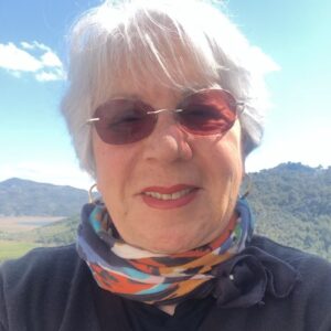 Zerrin Sümer Instagram - 21 Mart 2020 /21 Mart 2021 / 21 Mart2022 … 21 Mart 2023  Nerede nasıl olacağımız bilinmez . Son yıllarda her tür iyi ve kötü sürprizlerle geçiyor günler . Dilerim hepimiz için güzel günlere gebe olsun gelecek .🙏 Sevgiyle kalın.✋